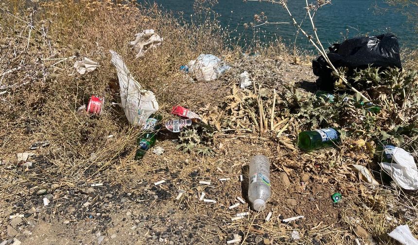 Dilimli Barajı çöplüğe döndü, vatandaşlar tepkili