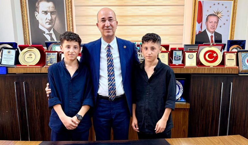Yüksekova’nın Başarılı İkizlerine Büyüksu’dan Eğitim Desteği