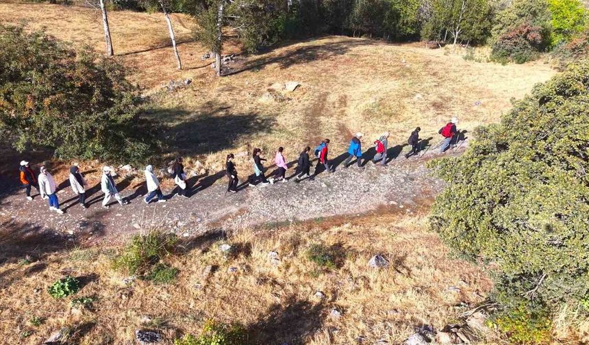 Muş’ta doğaseverler Dünya Yürüyüş Günü’nde 10 kilometre yürüdü