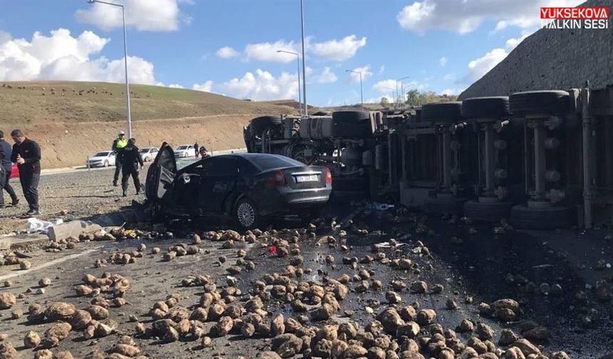 Tır ve otomobilin çarpıştı, kazada aynı aileden 4 kişi hayatını kaybetti