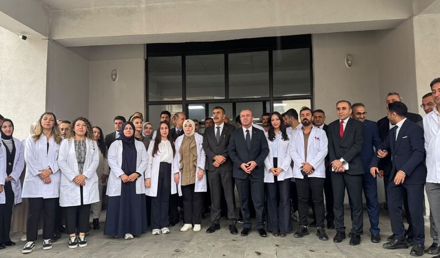 Bakan Tekin Şemdinli’de: İlçenin Okul İhtiyacı İçin Tarih Verdi