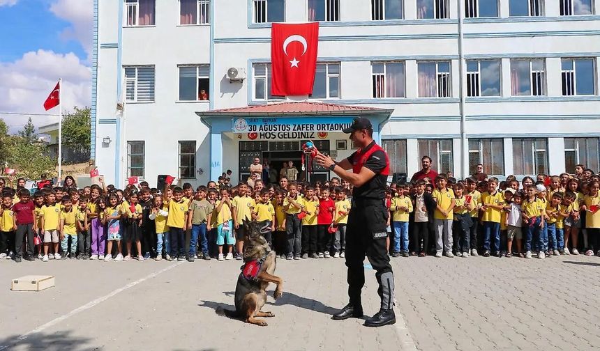 Siirt’te 600 öğrenciye trafik ve siber güvenlik eğitimi verildi