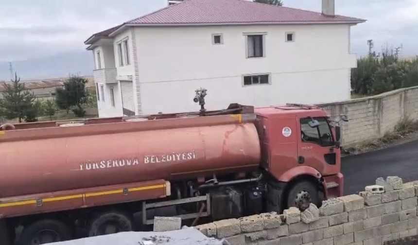 Yüksekova'da tandır evinde çıkan yangın söndürüldü
