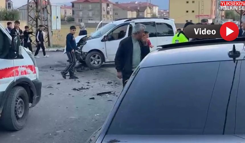 Yüksekova’da İki Araç Çarpıştı: 1 Yaralı