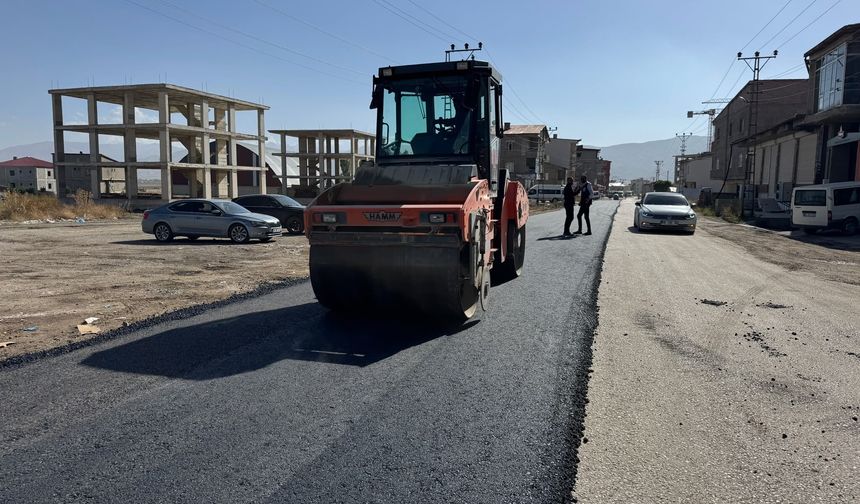 Yüksekova Devlet Hastanesi yolu asfaltlanıyor
