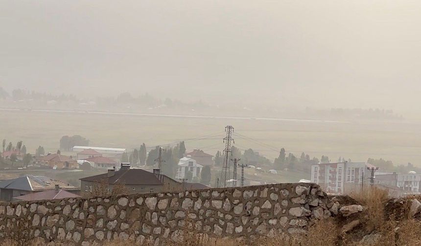 Yüksekova’da Yoğun sis görüş mesafesini düşürdü