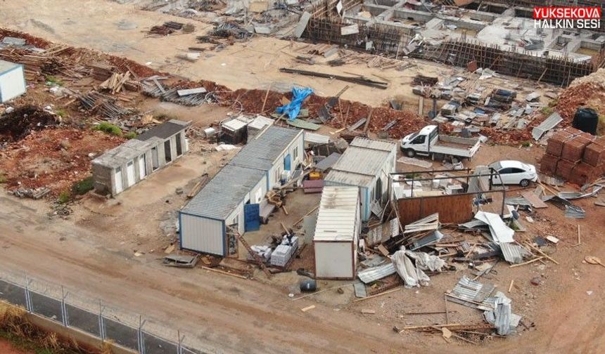 İnşaat alanını hortum vurdu: 4 işçi hayatını kaybetti, 1 işçi yaralı