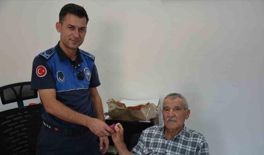 İnsanlık ölmedi dedirten davranış: Bulduğu altınları zabıtaya teslim etti