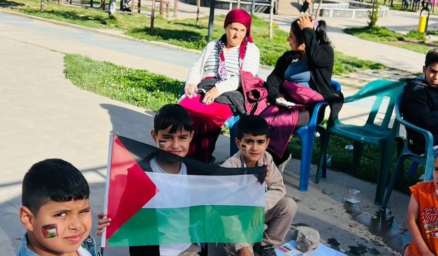 Yüksekova’da çocuklar Gazze için kalemlerini konuşturdu