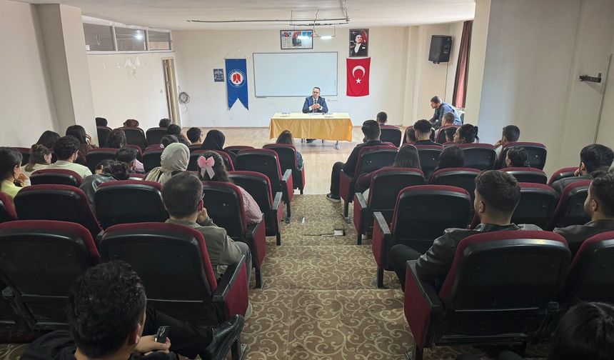 Yüksekova’da Uyuşturucu, sanal bahis ve kumarın hukuki boyutları ele alındı