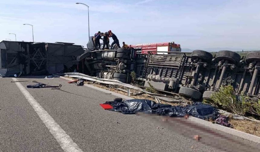 Tır ile Otobüs Çarpıştı! 11 Ölü, Çok Sayıda Yaralı