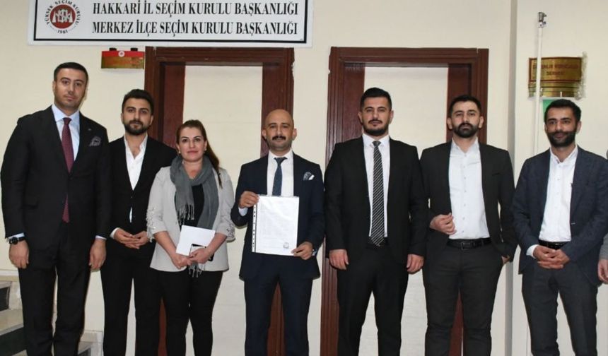 Hakkari Baro Başkanı Gülabi Seven mazbatasını aldı