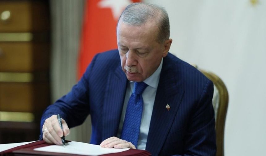 Cumhurbaşkanı Erdoğan imzaladı! 13 bakanlık ve kurumda görev değişimi