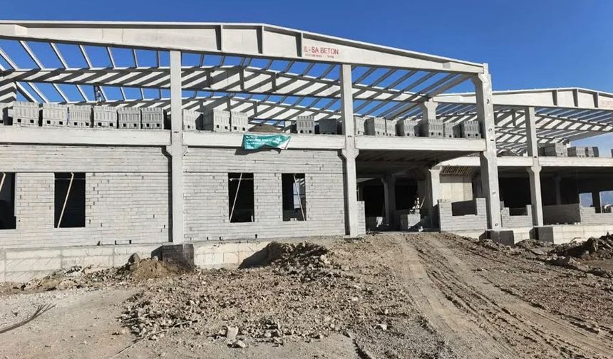 Yüksekova’da Bin 500 kişilik Spor Kompleksi Yükseliyor