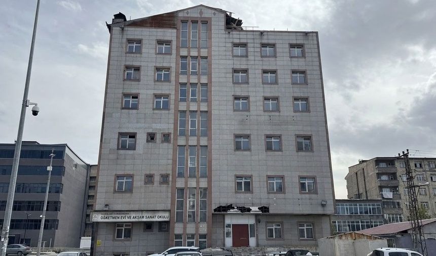 Yüksekova Öğretmenevi yıkılıyor, yerine uygulama oteli planlanıyor