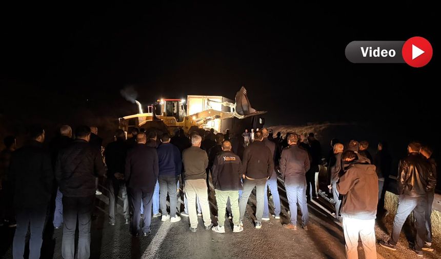 Yüksekova-Van kara yolunda 3 saatlik çalışma sonrası trafik yeniden açıldı