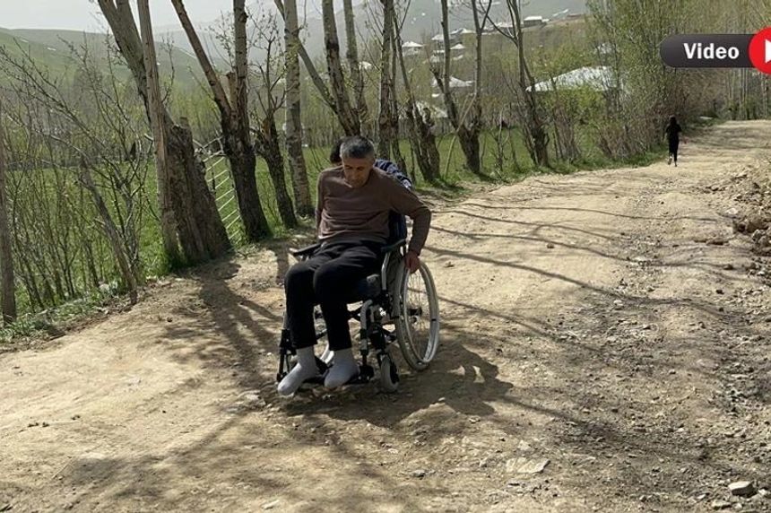 Tekerlekli sandalyeye mahkum Akdoğan, sesinin duyulmasını istiyor