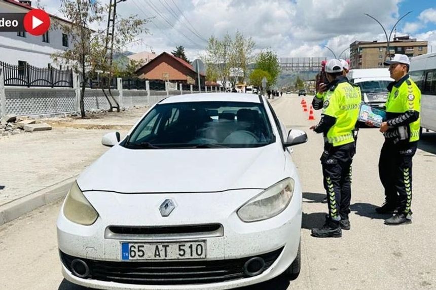 Yüksekova’da sürücüler trafik testinden geçti