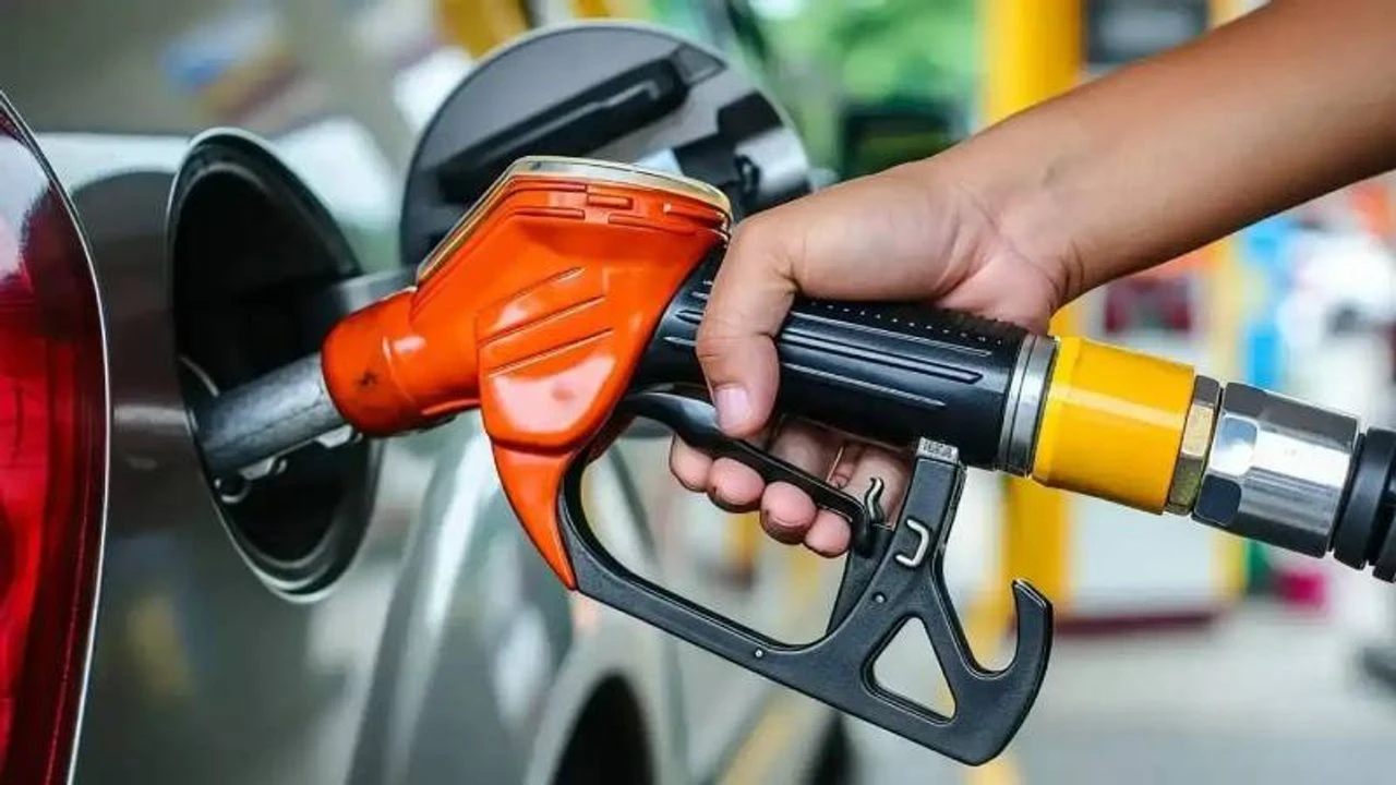 100 liranın üstünü gören motorine indirim geldi