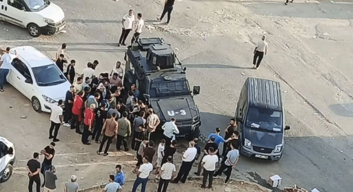 Durakta beklerken silahlı saldırıda öldürüldü