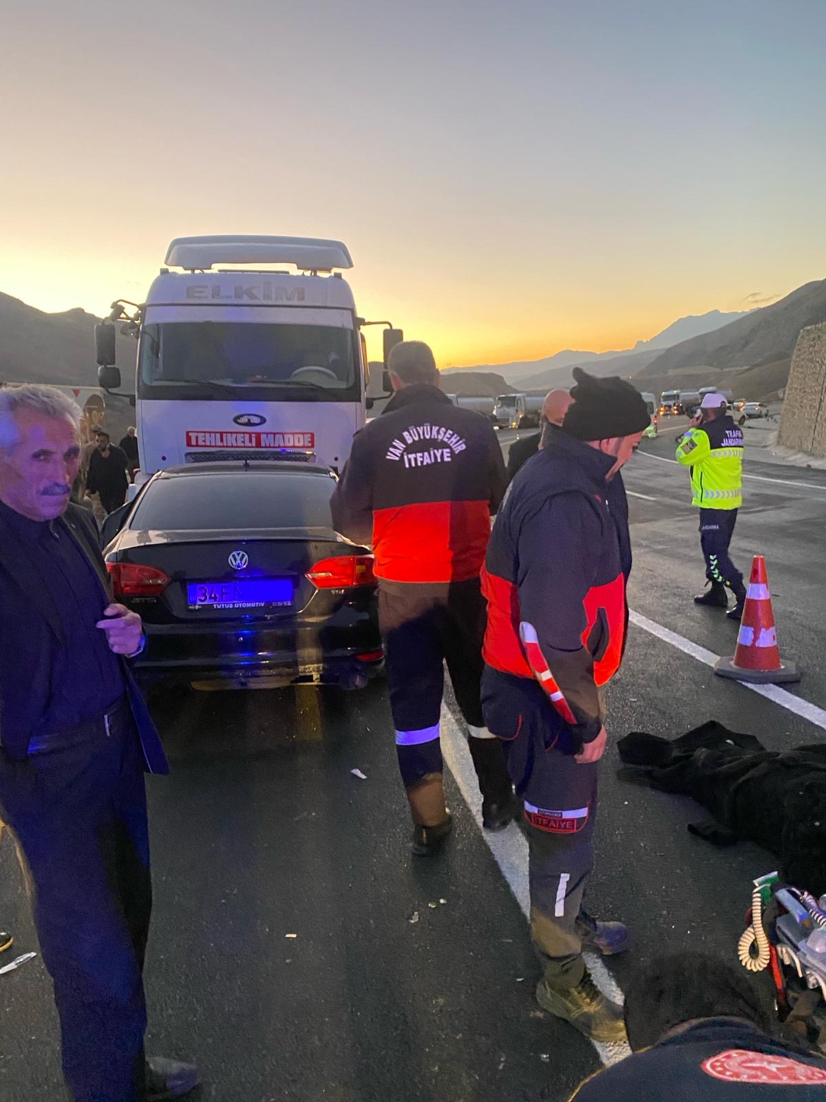 B8E69D7A C7E8 4826 87D3 5D75403F3B95