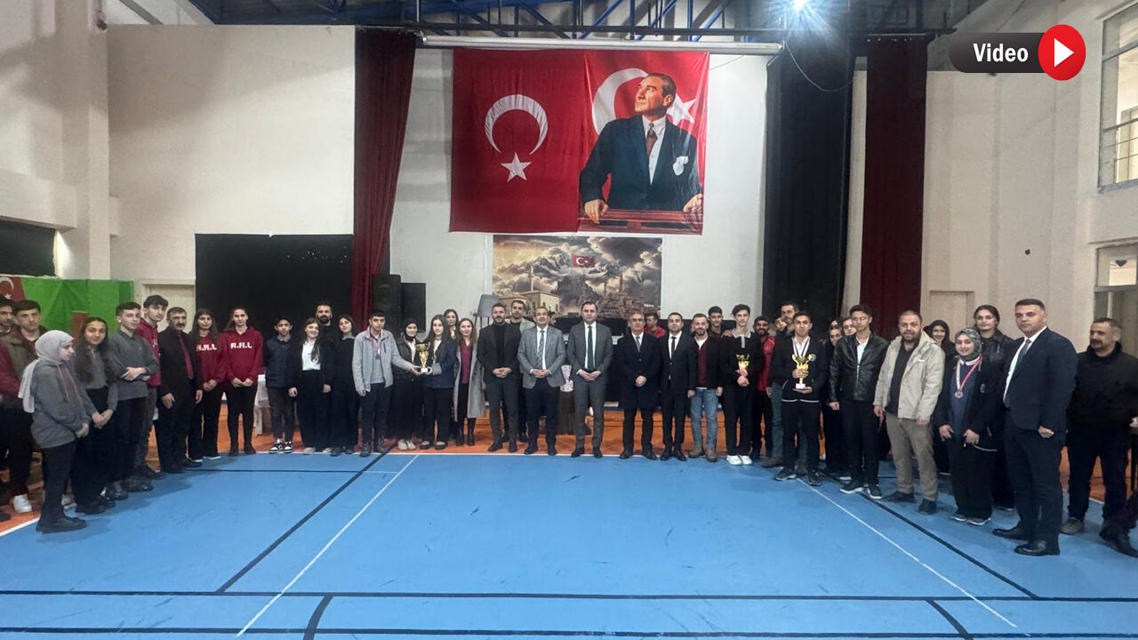 Yüksekova’da Liseler Arası Bilgi Yarışmasının Birincisi Belli oldu