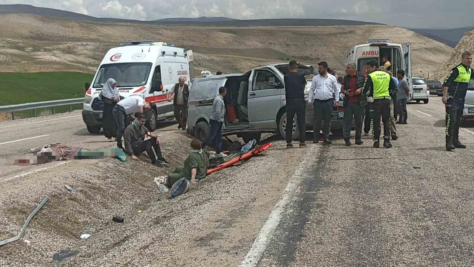 Bayram Tatiline Giden Aile Feci Kaza Yaptı: 1 Ölü, 8 Yaralı