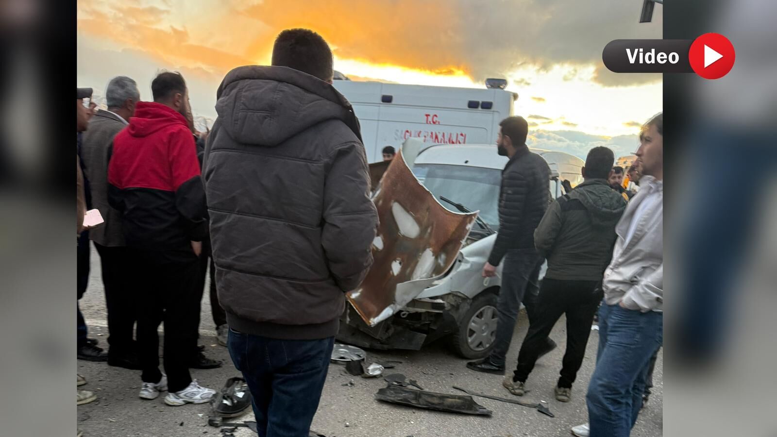 Yüksekova’da Zincirleme Kaza: 2’si ağır 6 Yaralı