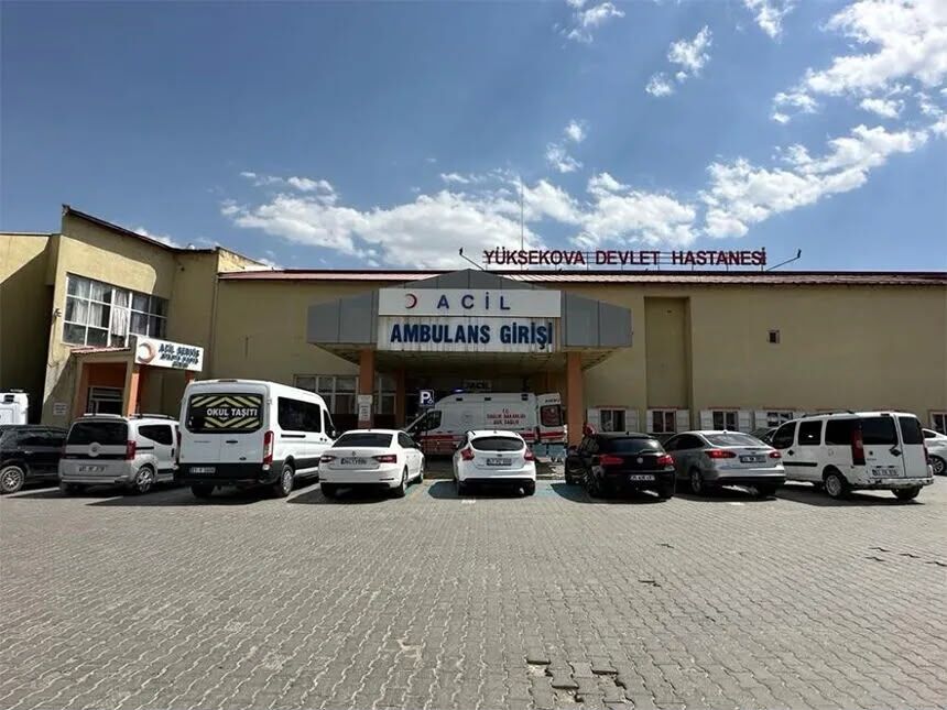 Yüksekova’da silahla yaralanan eski belediye başkan adayı Van’a sevk edildi
