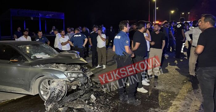Hakkari'de feci kaza: 2'si ağır 7 yaralı