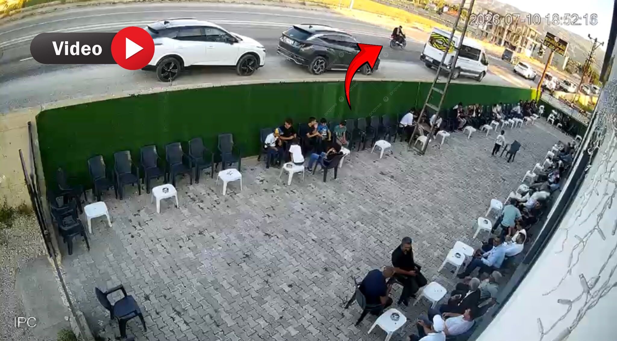 Yüksekova Dağlıca Yolunda 2 Kişinin Yaralandığı Kazanın Görüntüleri Ortaya Çıktı