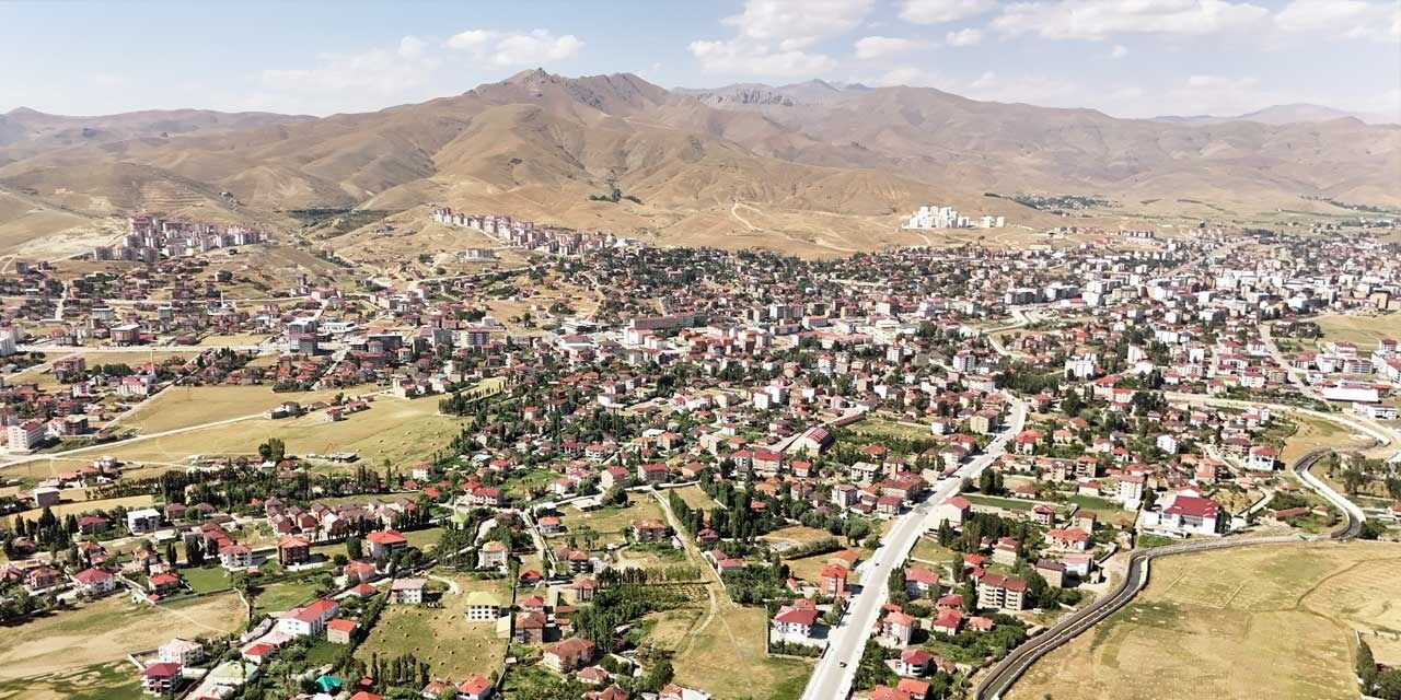 Yüksekova'da Hazine'ye ait 5 taşınmaz satışa çıkıyor