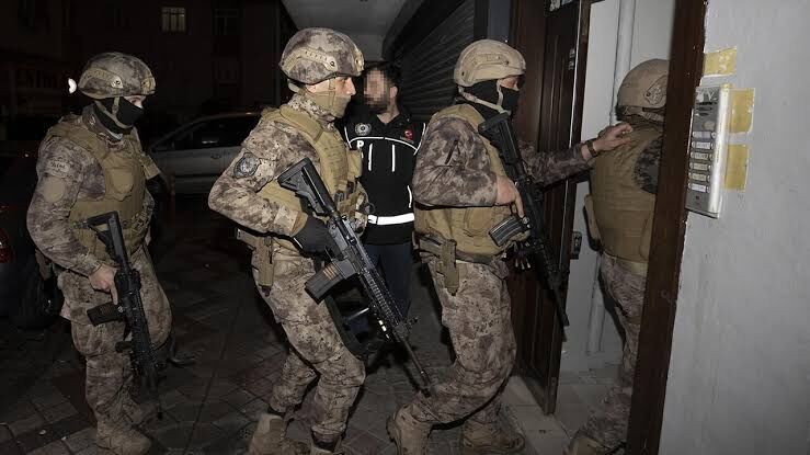 Hakkari’de 6 mahallede operasyon: Çok sayıda gözaltı