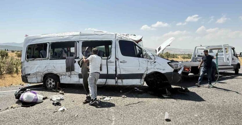 Düğün Yolunda Feci Kaza: 5  Ölü, 11 Yaralı
