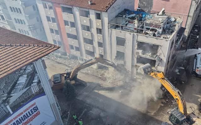 Marmara depreminin izleri yıkılıyor: 718 bağımsız bölümlük dönüşüm başladı