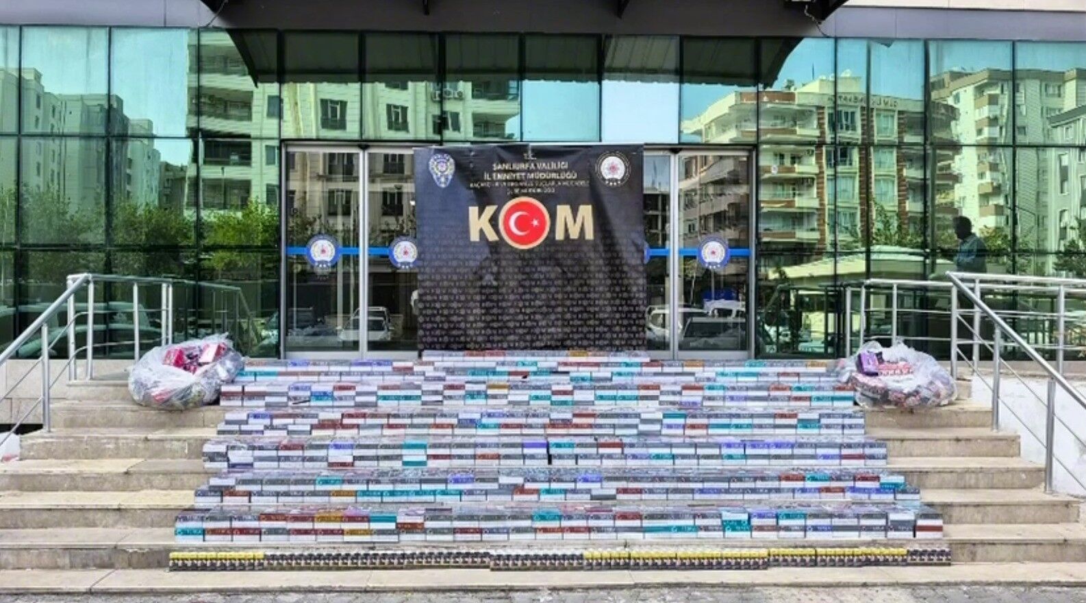 Şanlıurfa’da 10 milyon TL değerinde kaçak tütün ve sigara ele geçirildi