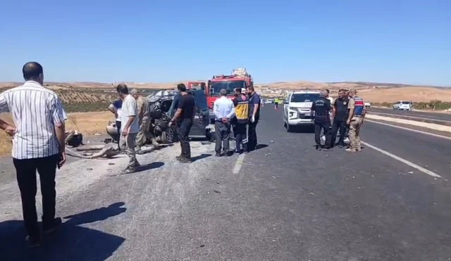 Hafif ticari araç kamyona çarptı: 4 ölü, 2 ağır yaralı