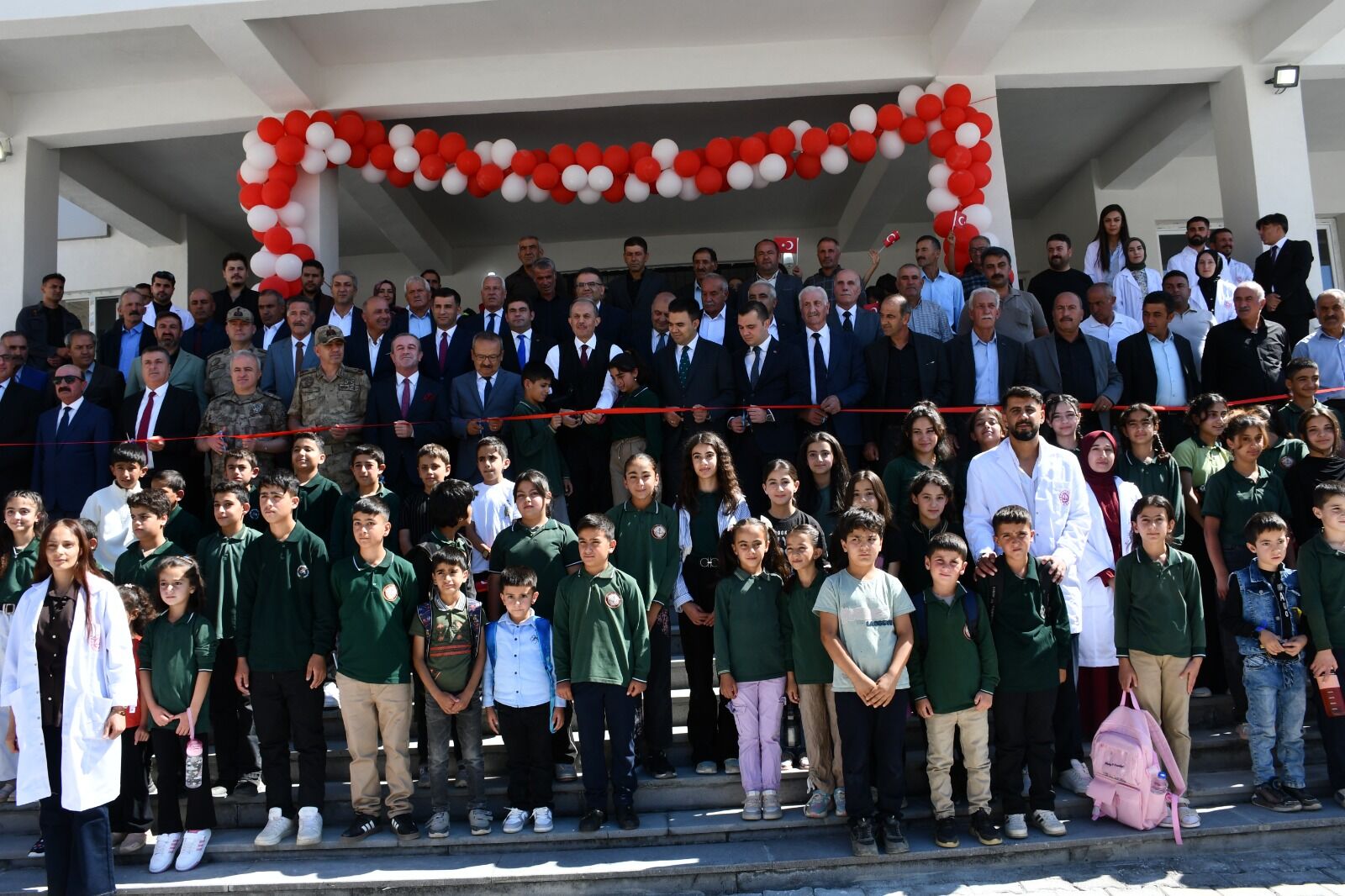 Hakkâri’de yeni eğitim yılı yeni okulun açılışıyla başladı