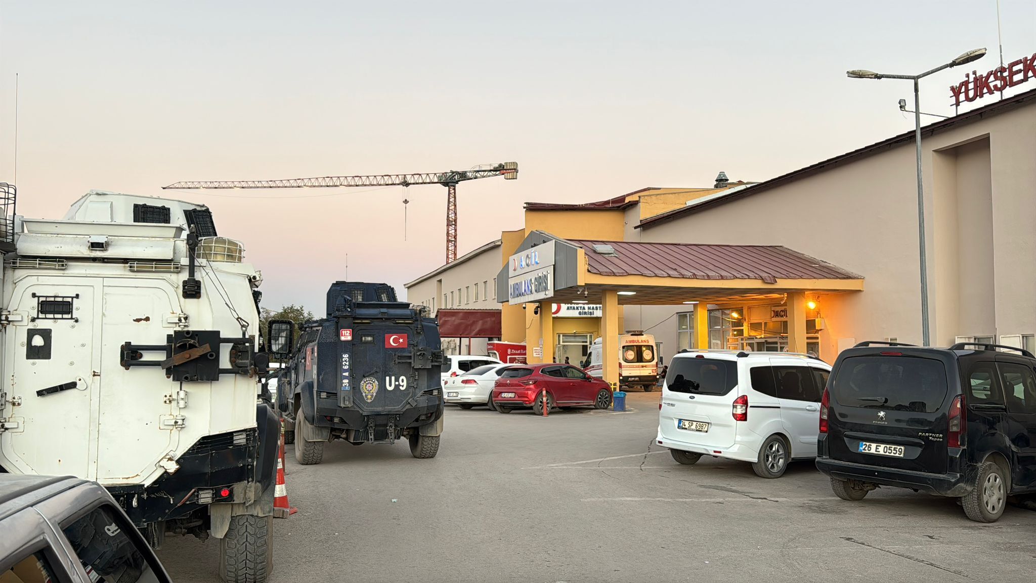 Yüksekova’da iki grup arasında gerginlik: 3 kişi yaralandı