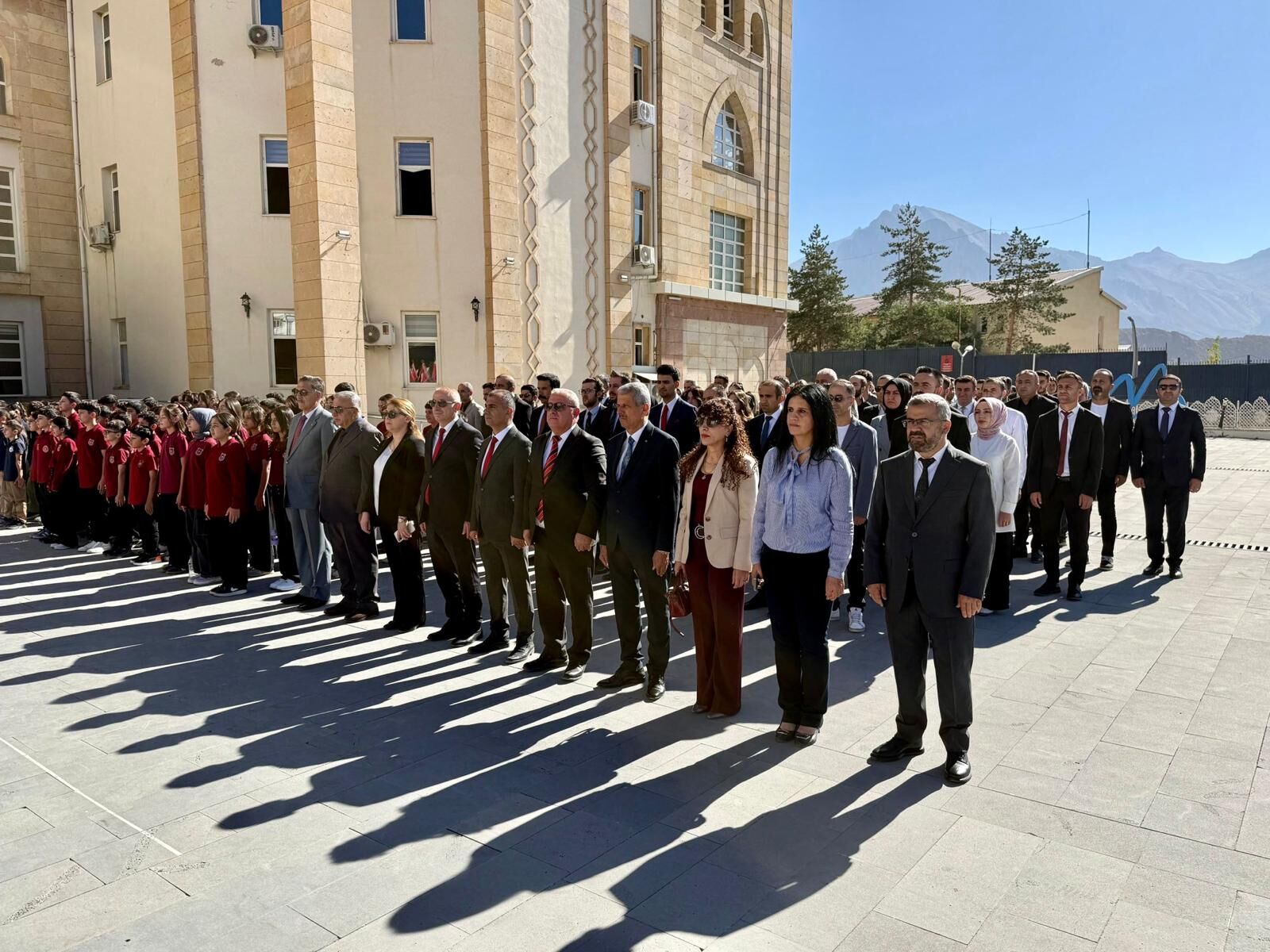 Hakkari’de yeni eğitim yılı törenle başladı