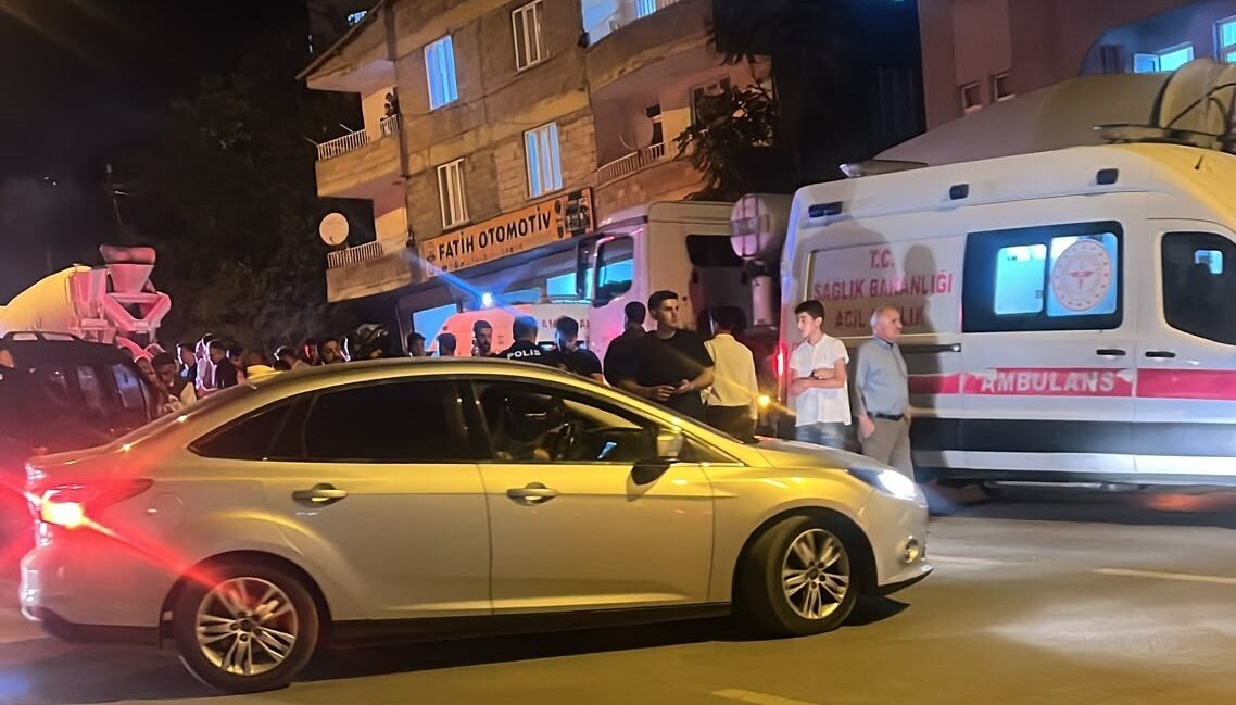 Hakkari’de motosiklet ile hafif ticari araç çarpıştı: 1 yaralı