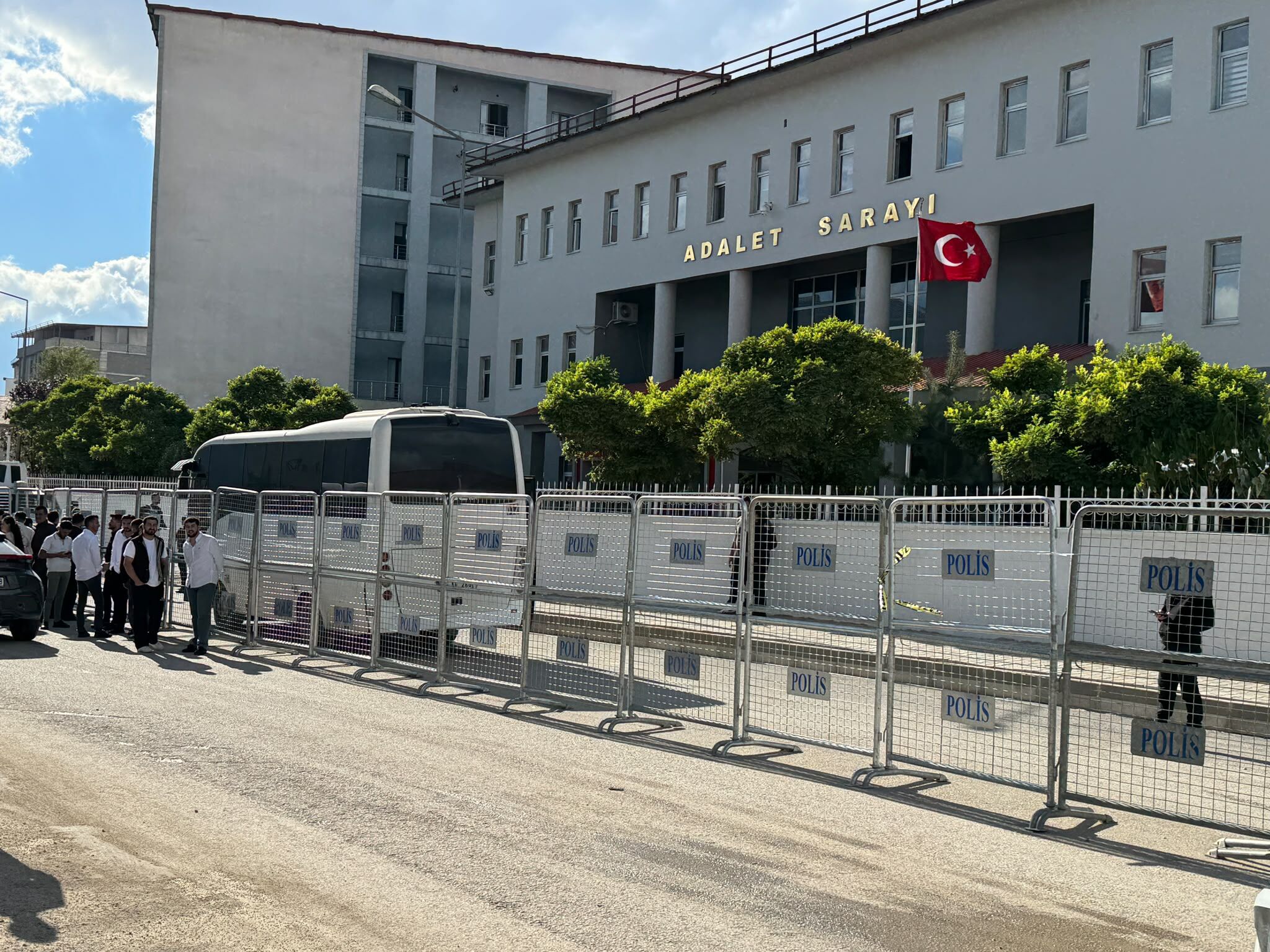 Yüksekova’da yasa dışı bahis soruşturmasında 30 şüpheli adliyeye sevk edildi