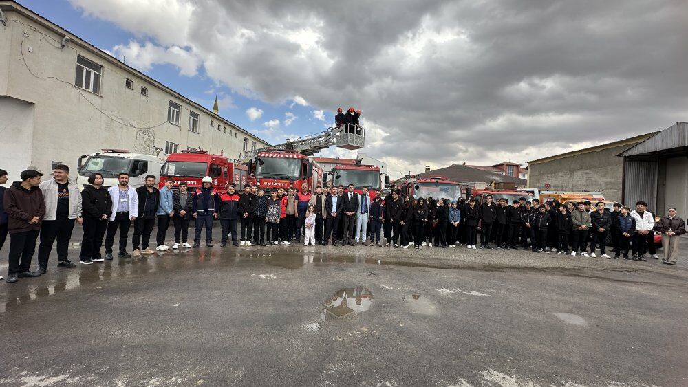 Yüksekova’da İtfaiye Haftası Renkli ve Bilinçlendirici Etkinliklerle Sona Erdi
