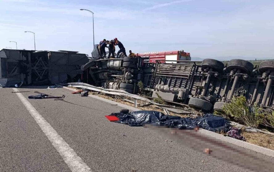 Tır ile Otobüs Çarpıştı! 11 Ölü, Çok Sayıda Yaralı